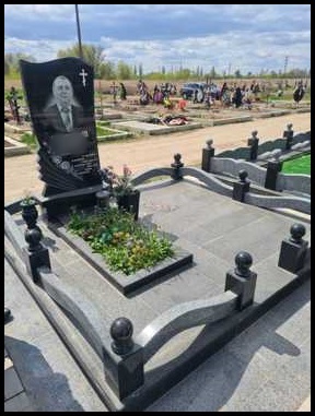 Пам'ятник на могилу з граніту Балта