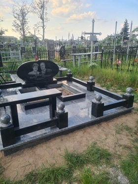 Пам'ятник на могилу з граніту Балта