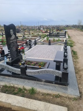 Пам'ятник на могилу з граніту Балта