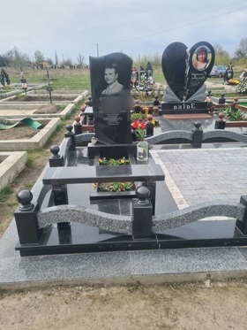 Пам'ятник на могилу з граніту Балта
