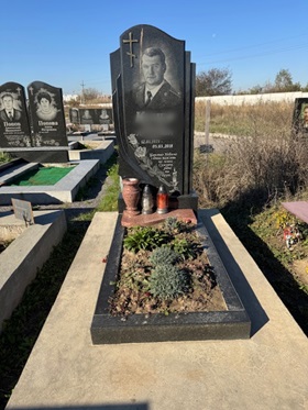 Пам'ятники на могилу Тростянець