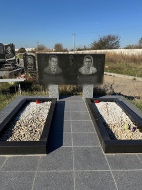 Пам'ятники на могилу Тростянець
