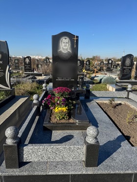 Пам'ятники на могилу Тростянець