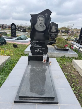 Пам'ятники на могилу Літин