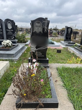 Пам'ятники на могилу Літин