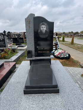 Пам'ятники на могилу Томашпіль