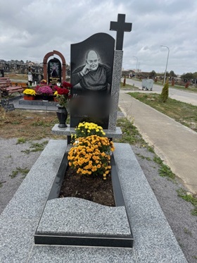 Пам'ятники на могилу Томашпіль