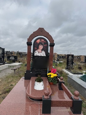 Пам'ятники на могилу Томашпіль