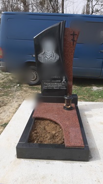 Надгробний пам'ятник на могилу Бар
