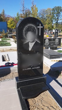 Надгробний пам'ятник на могилу Бар