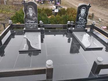Пам`ятники надгробні Лисянка