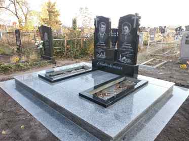 Пам`ятники надгробні Лисянка