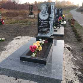 Пам`ятники надгробні Лисянка