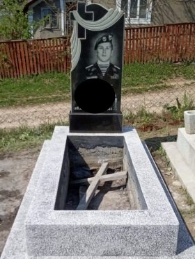 Пам’ятники з граніту Гранітні вироби Ритуальні послуги Заставна Кіцмань