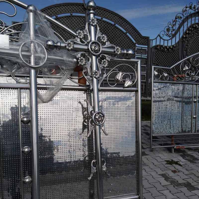 Хрести та декоративні вироби з нержавійки
