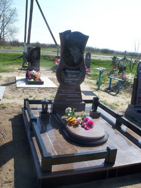 Пам'ятники із граніту "Яніс" Купянськ