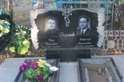 Пам'ятники із граніту "Яніс" Купянськ