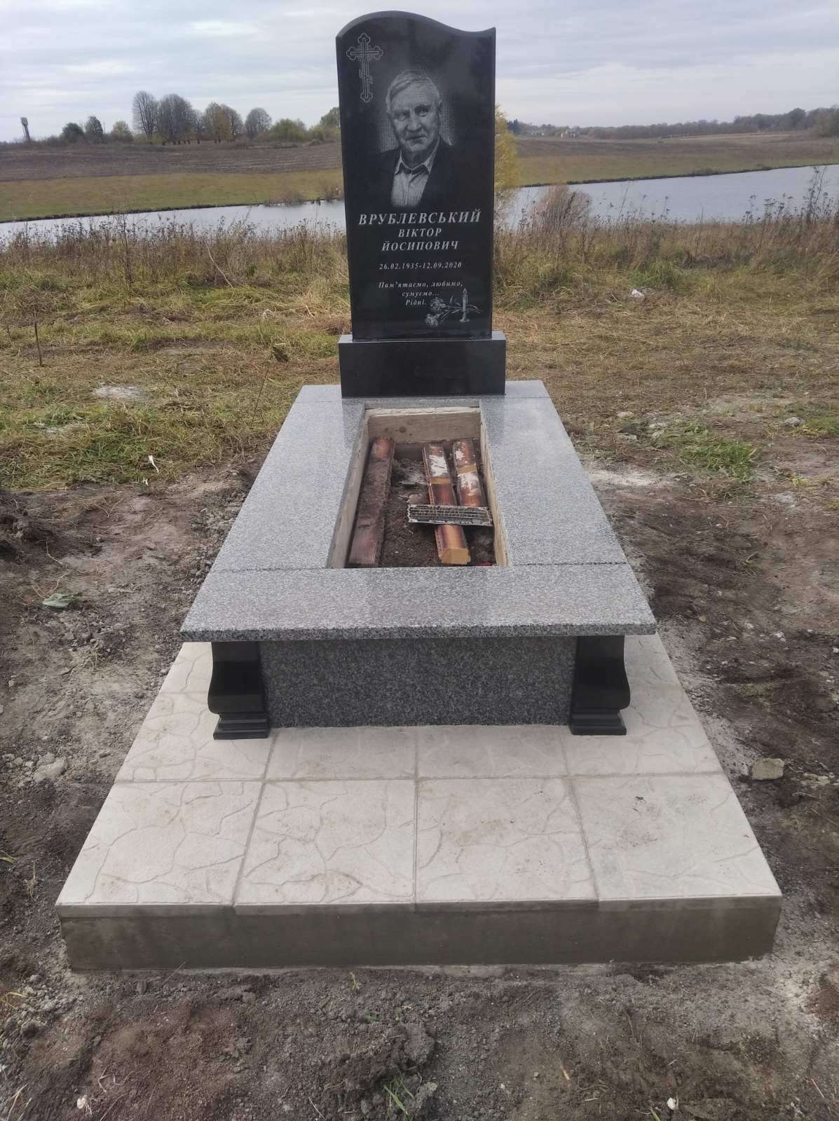 Пам`ятники гранітні Волочиськ