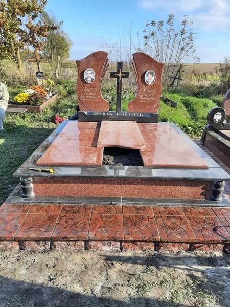 Пам`ятники гранітні Волочиськ