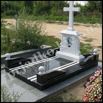 Памятники надгробные на могилу в Киеве