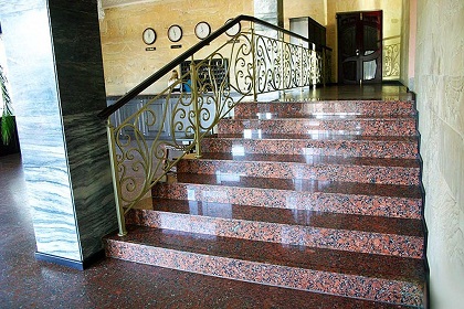 Сходи з граніту