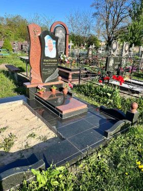 Памятники надгробные гранитные Яготин