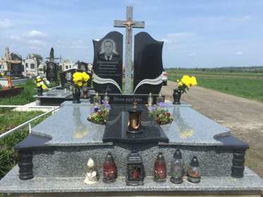 Пам`ятники гранітні надгробні