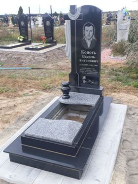 Пам`ятники надмогильні гранітні