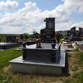 Пам`ятники надгробні і вироби з граніту Гранітна гуртівня