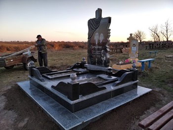 Ружин пам`ятники надгробні